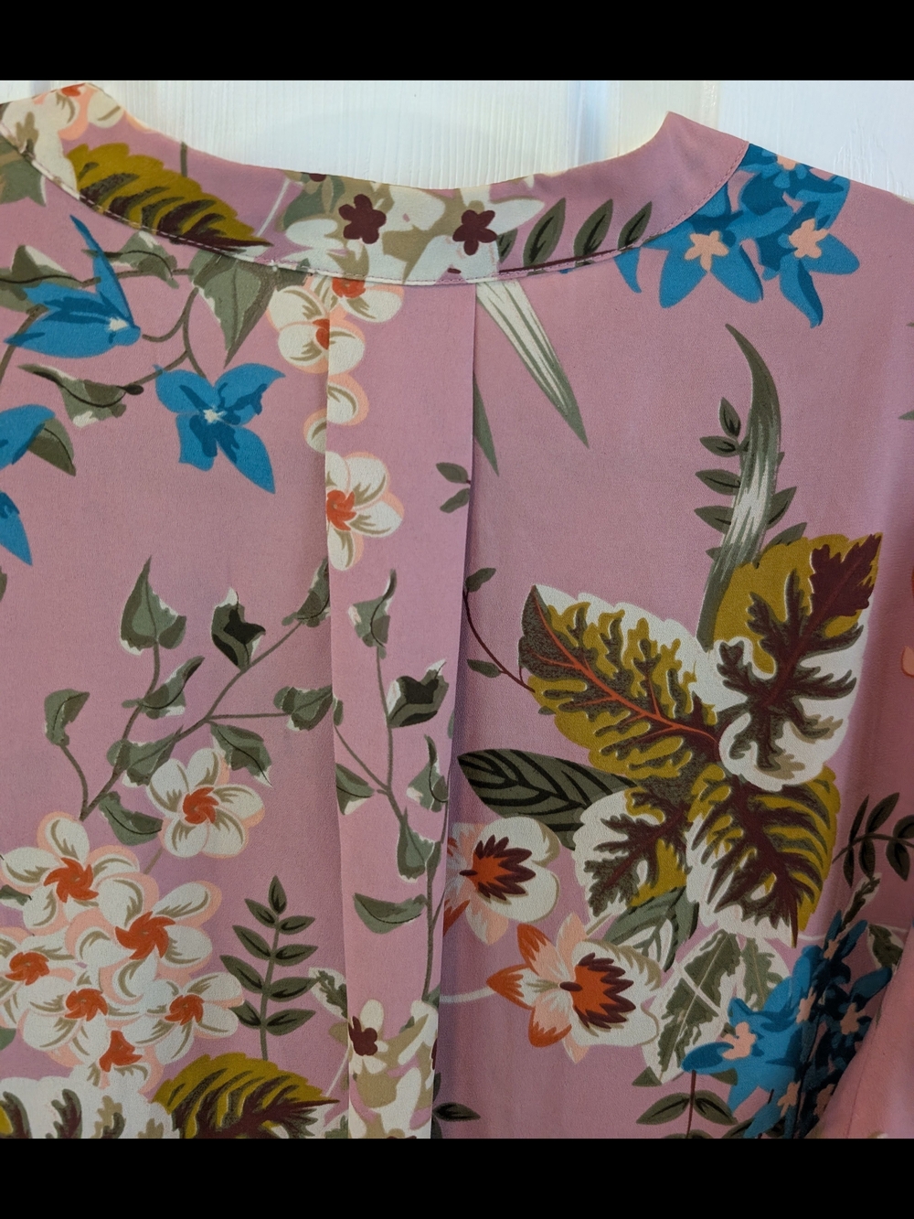 Violet & Claire Pink Floral Split-Neck Blouse Size 1X - Picture 4 of 9